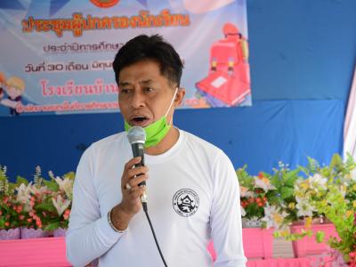 นายกลงพื้นทีแจกหน้ากากให้กับโรงเรียนทั้ง3โรง ในตำบลลุโบะบือซา