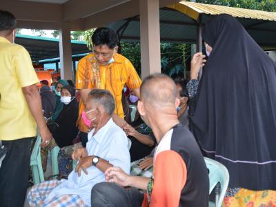 กิจกรรมเราไม่ทิ้งกันมีหัวหน้าพมจ.นราธิวาสมาชี้แจงการทำบัตรพิการ