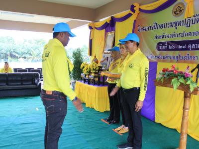นายกมอบเกียรติบัตรผู้เข้าอบรมจิตอาสาภัยพิบัติ