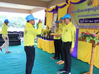 นายกมอบเกียรติบัตรผู้เข้าอบรมจิตอาสาภัยพิบัติ