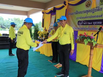 นายกมอบเกียรติบัตรผู้เข้าอบรมจิตอาสาภัยพิบัติ