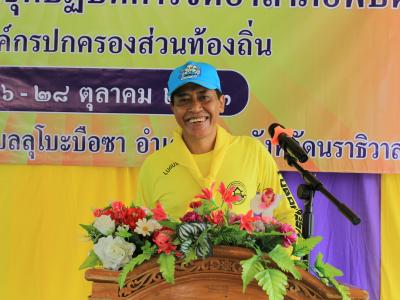 นายกมอบเกียรติบัตรผู้เข้าอบรมจิตอาสาภัยพิบัติ