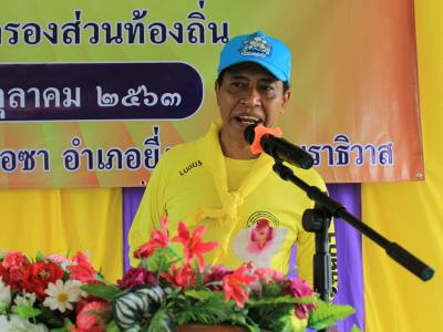 นายกมอบเกียรติบัตรผู้เข้าอบรมจิตอาสาภัยพิบัติ
