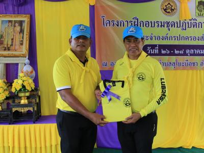 นายกมอบเกียรติบัตรผู้เข้าอบรมจิตอาสาภัยพิบัติ