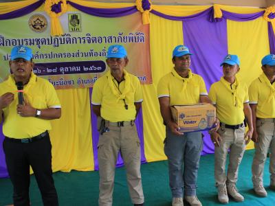 นายกมอบเกียรติบัตรผู้เข้าอบรมจิตอาสาภัยพิบัติ