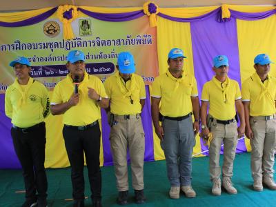 นายกมอบเกียรติบัตรผู้เข้าอบรมจิตอาสาภัยพิบัติ