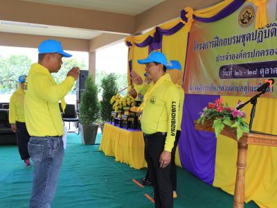 นายกมอบเกียรติบัตรผู้เข้าอบรมจิตอาสาภัยพิบัติ