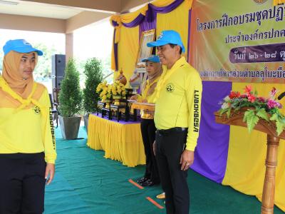 นายกมอบเกียรติบัตรผู้เข้าอบรมจิตอาสาภัยพิบัติ