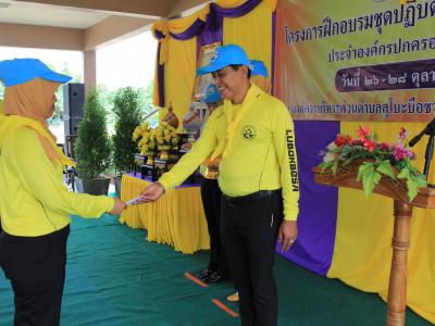 นายกมอบเกียรติบัตรผู้เข้าอบรมจิตอาสาภัยพิบัติ