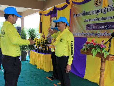 นายกมอบเกียรติบัตรผู้เข้าอบรมจิตอาสาภัยพิบัติ
