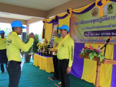 นายกมอบเกียรติบัตรผู้เข้าอบรมจิตอาสาภัยพิบัติ