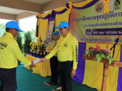 นายกมอบเกียรติบัตรผู้เข้าอบรมจิตอาสาภัยพิบัติ