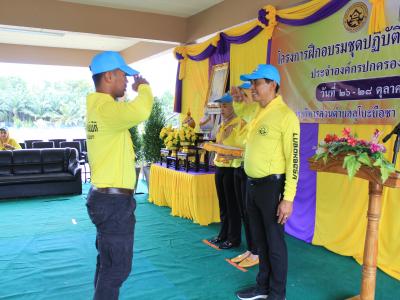 นายกมอบเกียรติบัตรผู้เข้าอบรมจิตอาสาภัยพิบัติ