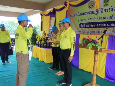 นายกมอบเกียรติบัตรผู้เข้าอบรมจิตอาสาภัยพิบัติ