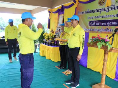 นายกมอบเกียรติบัตรผู้เข้าอบรมจิตอาสาภัยพิบัติ