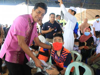 นายกเข้ากิจกรรมปอเนาะบาบอซู