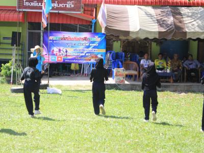 นายกเป็นประธานพิธีเปิดกีฬาสีภายในของโรงเรียนบ้านลุโบะดาโต๊ะ