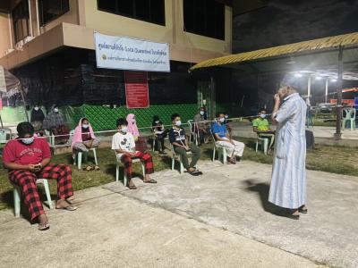 นายกพบปะชาวบ้านทีกักตัวที่ศูนย์ LQ ประจำตำบลลุโบะบือซา