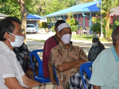 กิจกรรมฉีดวัคซีนเชิงรุกผู้สูงอายุ60ปีและกลุ่ม7โร คณโรงเรียนกาแร