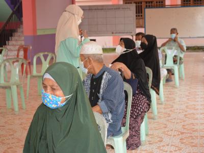 กิจกรรมฉีดวัคซีนเชิงรุกผู้สูงอายุ60ปีและกลุ่ม7โร คณโรงเรียนกาแร