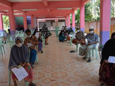 กิจกรรมฉีดวัคซีนเชิงรุกผู้สูงอายุ60ปีและกลุ่ม7โร คณโรงเรียนกาแร