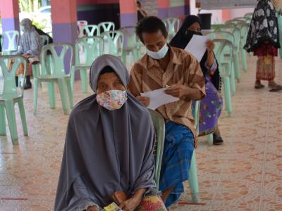 กิจกรรมฉีดวัคซีนเชิงรุกผู้สูงอายุ60ปีและกลุ่ม7โร คณโรงเรียนกาแร