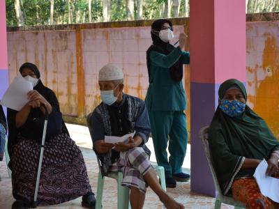 กิจกรรมฉีดวัคซีนเชิงรุกผู้สูงอายุ60ปีและกลุ่ม7โร คณโรงเรียนกาแร