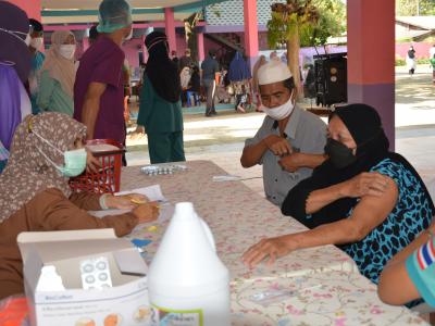 กิจกรรมฉีดวัคซีนเชิงรุกผู้สูงอายุ60ปีและกลุ่ม7โร คณโรงเรียนกาแร