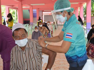 กิจกรรมฉีดวัคซีนเชิงรุกผู้สูงอายุ60ปีและกลุ่ม7โร คณโรงเรียนกาแร