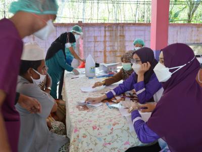 กิจกรรมฉีดวัคซีนเชิงรุกผู้สูงอายุ60ปีและกลุ่ม7โร คณโรงเรียนกาแร