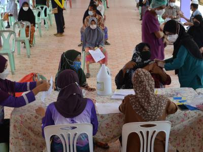 กิจกรรมฉีดวัคซีนเชิงรุกผู้สูงอายุ60ปีและกลุ่ม7โร คณโรงเรียนกาแร