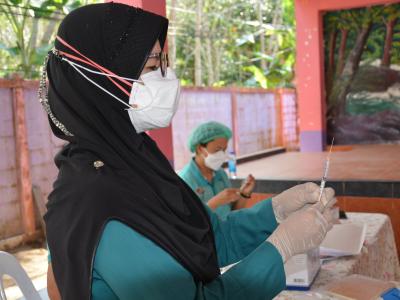 กิจกรรมฉีดวัคซีนเชิงรุกผู้สูงอายุ60ปีและกลุ่ม7โร คณโรงเรียนกาแร