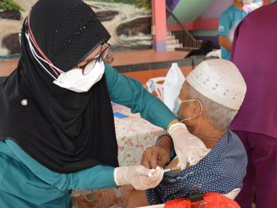 กิจกรรมฉีดวัคซีนเชิงรุกผู้สูงอายุ60ปีและกลุ่ม7โร คณโรงเรียนกาแร