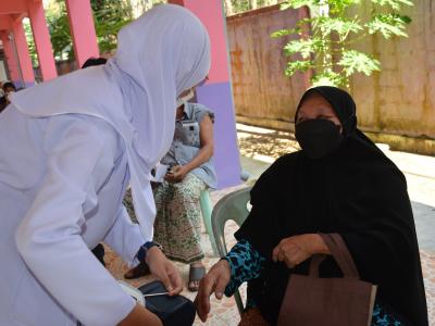 กิจกรรมฉีดวัคซีนเชิงรุกผู้สูงอายุ60ปีและกลุ่ม7โร คณโรงเรียนกาแร