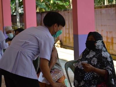 กิจกรรมฉีดวัคซีนเชิงรุกผู้สูงอายุ60ปีและกลุ่ม7โร คณโรงเรียนกาแร