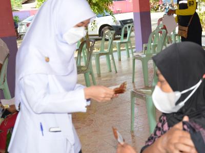 กิจกรรมฉีดวัคซีนเชิงรุกผู้สูงอายุ60ปีและกลุ่ม7โร คณโรงเรียนกาแร