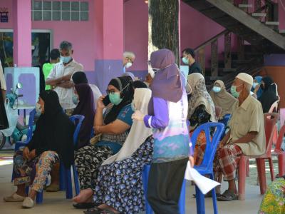 กิจกรรมฉีดวัคซีนเชิงรุกผู้สูงอายุ60ปีและกลุ่ม7โร คณโรงเรียนกาแร