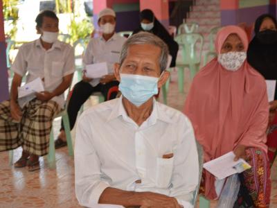กิจกรรมฉีดวัคซีนเชิงรุกผู้สูงอายุ60ปีและกลุ่ม7โร คณโรงเรียนกาแร