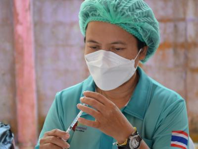 กิจกรรมฉีดวัคซีนเชิงรุกผู้สูงอายุ60ปีและกลุ่ม7โร คณโรงเรียนกาแร