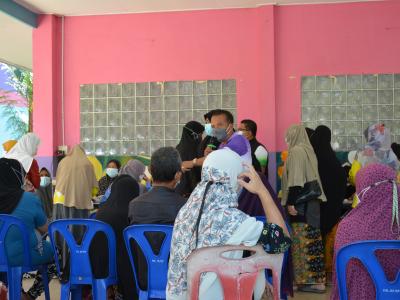 กิจกรรมฉีดวัคซีนเชิงรุกผู้สูงอายุ60ปีและกลุ่ม7โร คณโรงเรียนกาแร