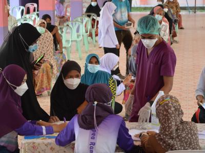 กิจกรรมฉีดวัคซีนเชิงรุกผู้สูงอายุ60ปีและกลุ่ม7โร คณโรงเรียนกาแร