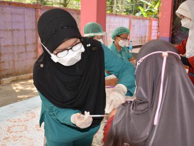 กิจกรรมฉีดวัคซีนเชิงรุกผู้สูงอายุ60ปีและกลุ่ม7โร คณโรงเรียนกาแร