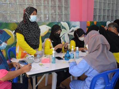 กิจกรรมฉีดวัคซีนเชิงรุกผู้สูงอายุ60ปีและกลุ่ม7โร คณโรงเรียนกาแร