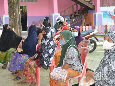 กิจกรรมฉีดวัคซีนเชิงรุกผู้สูงอายุ60ปีและกลุ่ม7โร คณโรงเรียนกาแร