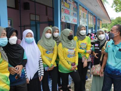 กิจกรรมฉีดวัคซีนเชิงรุกผู้สูงอายุ60ปีและกลุ่ม7โรค ณ ร.ร.ดาโต๊ะ