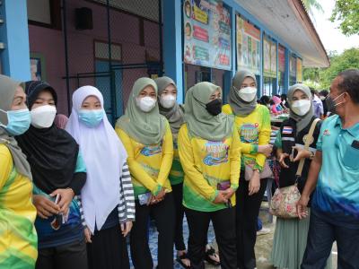 กิจกรรมฉีดวัคซีนเชิงรุกผู้สูงอายุ60ปีและกลุ่ม7โรค ณ ร.ร.ดาโต๊ะ