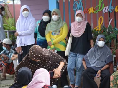 กิจกรรมฉีดวัคซีนเชิงรุกผู้สูงอายุ60ปีและกลุ่ม7โรค ณ ร.ร.ดาโต๊ะ