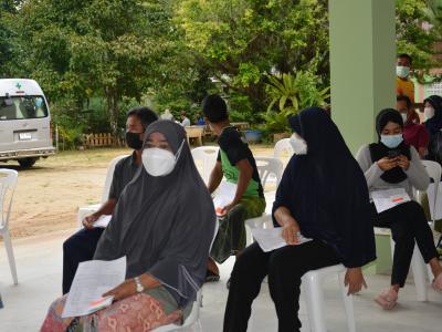 กิจกรรมฉีดวัคซีนเชิงรุกผู้สูงอายุ60ปีและกลุ่ม7โรค ณ ร.ร.ดาโต๊ะ