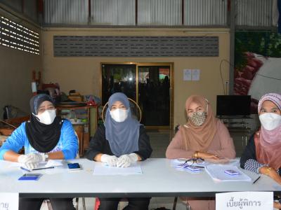 รับถุงยังชีพผู้ได้รับผลกระทบจากการแพร่ระบาดโรคโควิด 19
