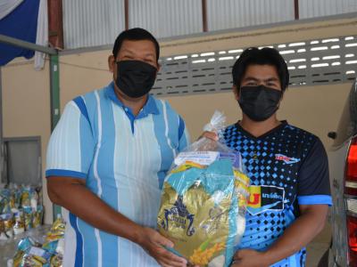 รับถุงยังชีพผู้ได้รับผลกระทบจากการแพร่ระบาดโรคโควิด 19